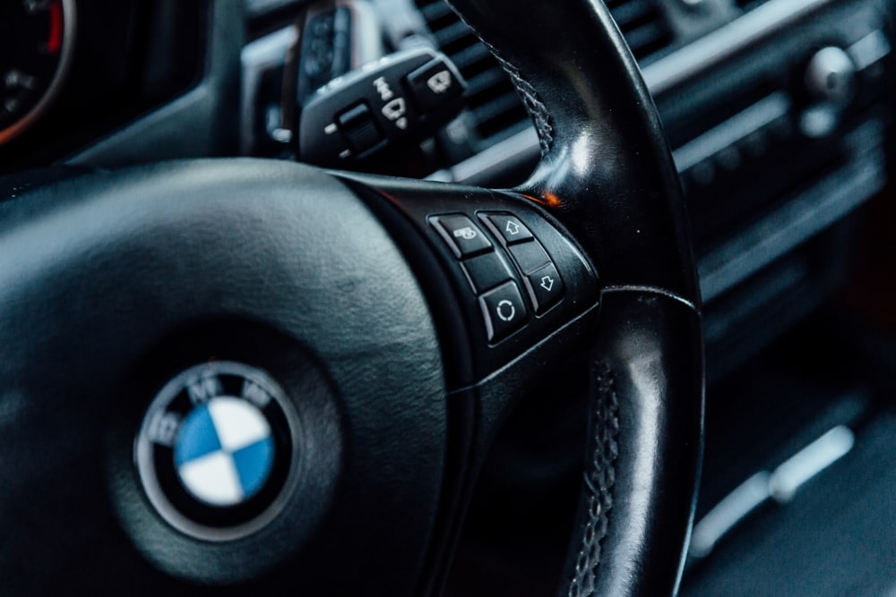Автомобильная фотосъемка BMW X5 XDRIVE 4.0D. Цвет черный. Профессиональные фотографии для объявления о продаже машины.