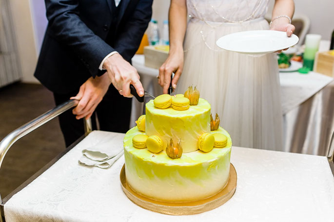 Свадебный торт из макарунов.