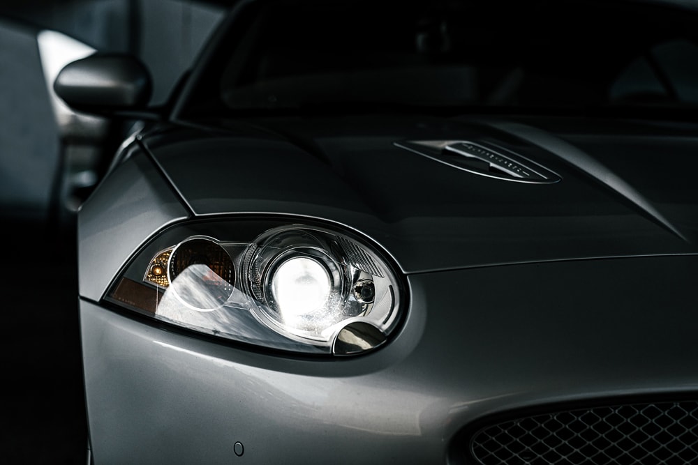 Фотография фары Jaguar F-Pace с ближним светом