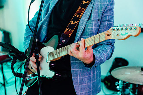 Гитара гитариста из кавербэнда Контробанда Fender Telecaster.